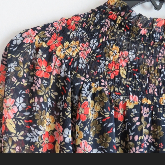 Loft Floweral Blouse Shirred Yoke Neck long sleeve Size Large - Picture 2 of 13